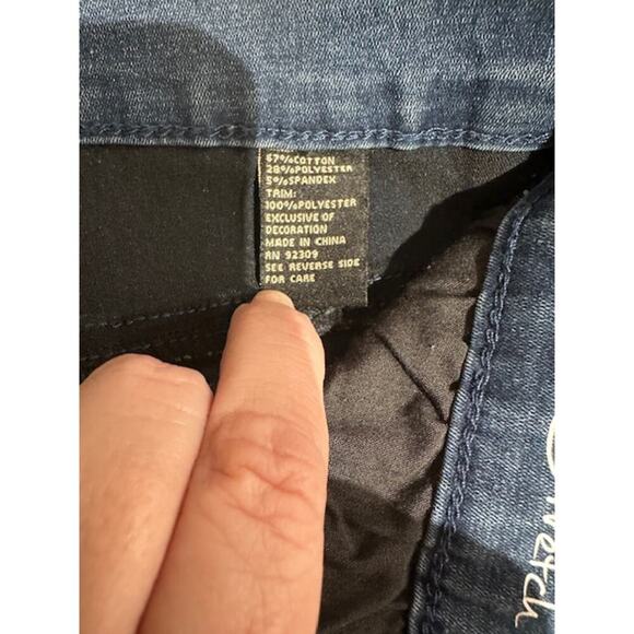 NWT DG2 by Diane Gilman Cropped Embellished Jean - Picture 4 of 5